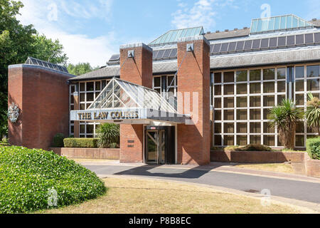 Zugang zu den Gerichten in Warrington, Cheshire, England, Großbritannien Stockfoto
