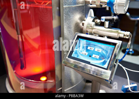 Automatische elektronische Gerät zur Messung der Temperatur in der Öl- und Gasindustrie Stockfoto