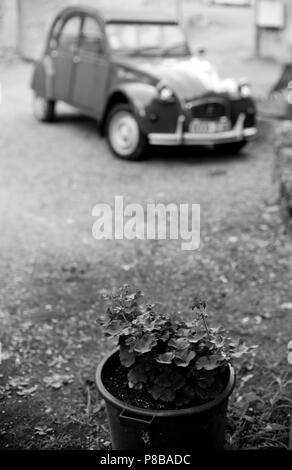 Citroen 2CV in Varen, Royal, Frankreich Stockfoto