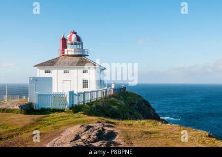 Das 19. Jahrhundert Cape Spear Leuchtturm ist innerhalb der Grenzen der Stadt St. John's, Neufundland Stockfoto