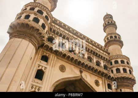 Der Charminar, erbaut im Jahre 1591, ist ein Denkmal und Moschee befindet sich in Hyderabad, Telangana, Indien Stockfoto