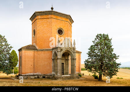 Eine Kapelle, in der zweiten Hälfte des XIX Jahrhunderts in Quinciano in der Nähe von Siena, Italien Stockfoto