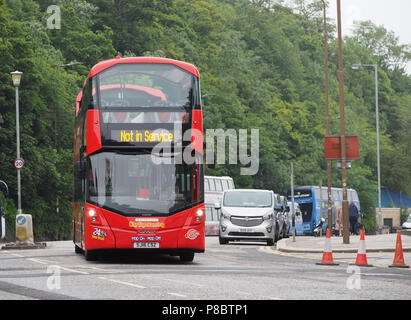 EDINBURGH, Großbritannien - ca. Juni 2018: Stadtbesichtigung Double Decker Bus nicht im Service Stockfoto