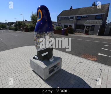 Pinguin Straße von Pamela Scott Teil von Maggies Penguin Parade Brechin Schottland Juli 2018 Stockfoto