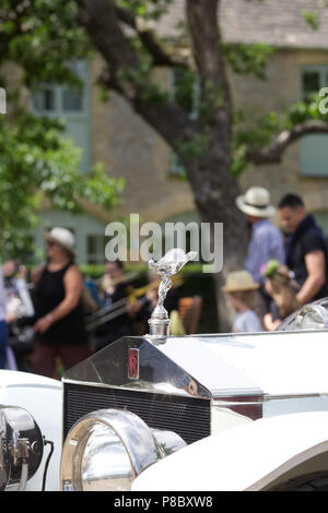 Geist der Ekstase auf der Motorhaube eines Rolls Royce Auto bei Daylesford Sommer Festival. Stockfoto