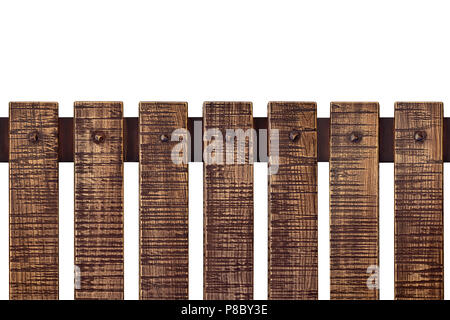 Im Alter von Zerkratzt Holzbrett Zaun auf Weiß isoliert. Rustikale vintage Hintergrund. Objekt mit Beschneidungspfad für Design. Stockfoto