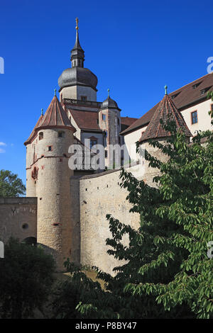Tor und Turm Kiliansturm Scherenbergtor, Festung Marienberg, Würzburg, Würzburg, Unterfranken, Bayern, Deutschland Stockfoto