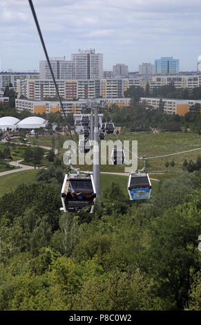 Berlin, Deutschland, Gondeln der Seilbahn über die Gärten der Welt Stockfoto