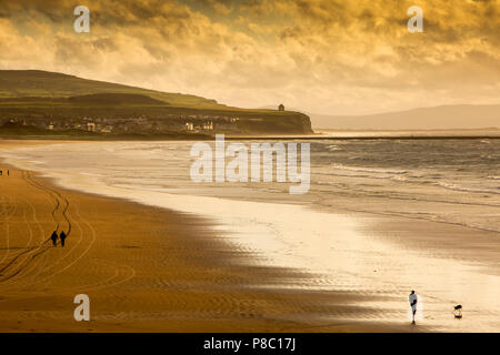 Großbritannien, Nordirland, Co Londonderry, Portstewart Strand bei Sonnenuntergang Stockfoto