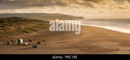 Großbritannien, Nordirland, Co Londonderry, Portstewart Strand bei Sonnenuntergang, Panorama Stockfoto