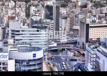 KOBE, Japan - 24 April 2012: Luftaufnahme der Stadt in Kobe, Japan. 1,55 Millionen Menschen leben in dieser 5. größte Stadt in Japan. Stockfoto