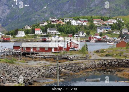 Inselgruppe Lofoten in Norwegen. Reine Fischerdorf auf Moskenesoya Insel. Stockfoto