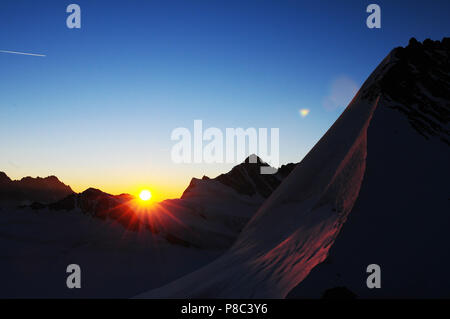 Panoramablick auf die Berge von Europas höchsten Berghütte in den Alpen siwss Stockfoto