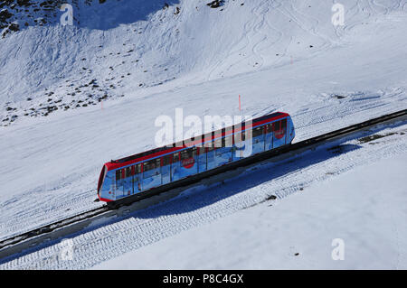 Wintersport: Parsenn Seilbahn oben Davos-City im Kanton Graubünden Stockfoto