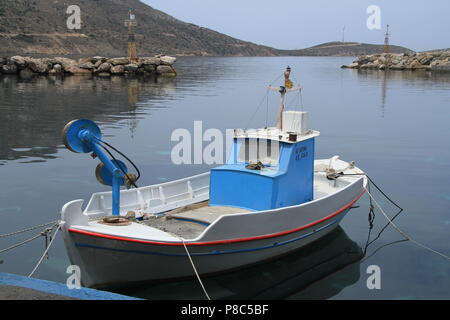 Angeln Boot festgemacht, in Griechenland Stockfoto