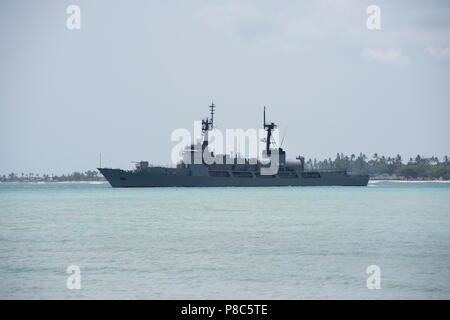 180710 Pearl Harbor (10. Juli 2018) Die philippinische Marine Fregatte BRP Andres Bonifacio (FF-17) fährt Joint Base Pearl-Harbor zu den - auf See - Phase des Randes des Pazifik (Rimpac) Übung anfangen, Juli 10. 25 Nationen, 46 Schiffe, 5 U-Boote, über 200 Flugzeuge, und 25.000 Mitarbeiter beteiligen sich an Rimpac vom 27. Juni bis 2. August in und um die hawaiischen Inseln und Südkalifornien. Die weltweit größte internationale maritime Übung RIMPAC bietet eine einzigartige Ausbildung während der Förderung und Erhaltung der kooperative Beziehungen unter den Teilnehmerinnen und Teilnehmern kritisch zu ensurin Stockfoto