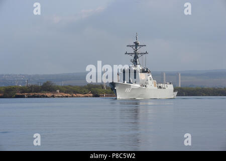 180710-N-OS 584-0073 Pearl Harbor (10. Juli 2018) Die Marine der Republik Korea Zerstörer Yi Yulgok ich (DDG992) Abfahrt Pearl Harbor - am Meer Phase des Randes des Pazifik (Rimpac) Übung, 10. Juli zu beginnen. 25 Nationen, 46 Schiffe, 5 U-Boote, über 200 Flugzeuge, und 25.000 Mitarbeiter beteiligen sich an Rimpac vom 27. Juni bis 2. August in und um die hawaiischen Inseln und Südkalifornien. Die weltweit größte internationale maritime Übung RIMPAC bietet eine einzigartige Ausbildung während der Förderung und Erhaltung der kooperative Beziehungen unter den Teilnehmerinnen und Teilnehmern kritisch ensu Stockfoto