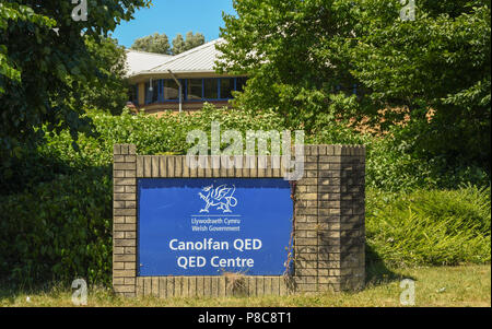 Signoutside der walisischen Regierung Büros an der QED-Center auf Treforest Industrial Estate in South Wales Stockfoto