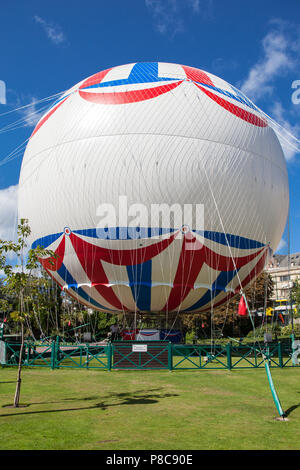 Hot Air Balloon Bournemouth England Großbritannien gesichert Stockfoto