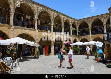 Der Innenhof der Büyük Han, eine ehemalige Karawanserei, in Nikosia (lefkosa), Türkische Republik Nordzypern Stockfoto