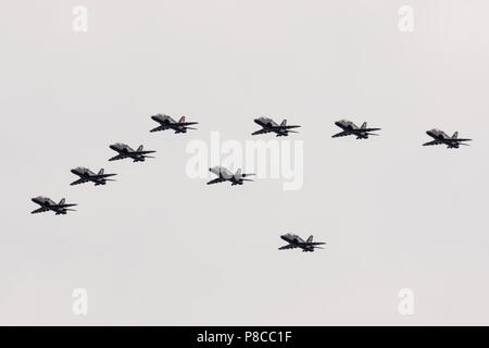 London, Großbritannien. 10. Juli 2018. Die Royal Air Force 100 Flypast von der South Bank der Themse am 10. Juli 2018 Credit: Nick Whittle/Alamy leben Nachrichten Stockfoto