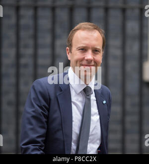 Downing Street, London, UK. 10. Juli 2018. Matt Hancock, neu ernannte Minister für Gesundheit und Soziales Blätter Downing Street tragen NHS Abzeichen nach der wöchentlichen Kabinettssitzung nach einem größeren Kabinettsumbildung nach David Davis und Boris Johnson über die PM Brexit Strategie zurücktreten. Credit: Malcolm Park/Alamy Leben Nachrichten. Stockfoto