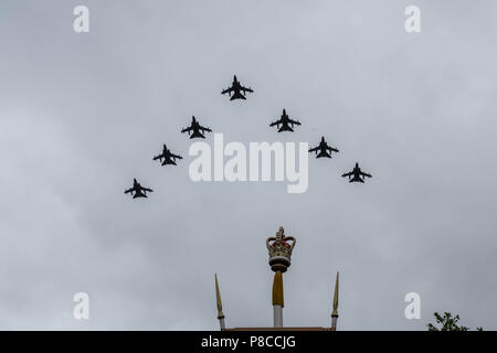 London, 10. Juli 2018 Der RAF 100 Flypast in der Mall London Credit Ian Davidson/Alamy Live Neew Credit: Ian Davidson/Alamy leben Nachrichten Stockfoto