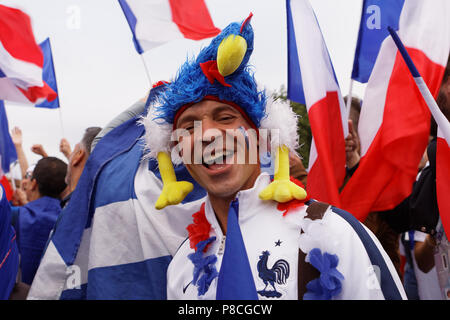 St. Petersburg, Russland, 10. Juli 2018. Französische Fußball-Fans vor dem Halbfinale der FIFA WM 2018 Russland Frankreich vs Belgien. Frankreich gewann 1:0 Stockfoto
