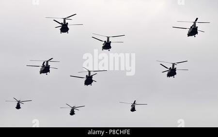 London, Großbritannien. 10. Juli 2018. Der Hubschrauber Flotte Kopf für die Mall. Royal Air Force (RAF) 100 Jahre feier Flypast. Queen Elizabeth Olympic Park. Stratford. London. UK. 10.07.2018. Credit: Sport in Bildern/Alamy leben Nachrichten Stockfoto