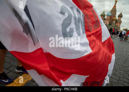 Moskau, Russland. 10., Juli, 2018. Fans mit deutschen Fahnen auf dem Roten Platz in Moskau während der WM FIFA Russland 2018 Credit: Nikolay Winokurow/Alamy leben Nachrichten Stockfoto