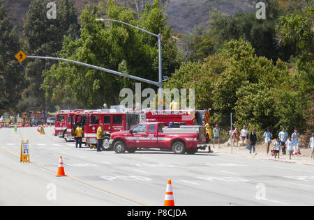LOS ANGELES, Ca - 10. Juli: Eine allgemeine Ansicht der Atmosphäre der Griffith Park Bürste Feuer am 10. Juli 2018 in Los Angeles, Kalifornien. Foto von Barry King/Alamy leben Nachrichten Stockfoto