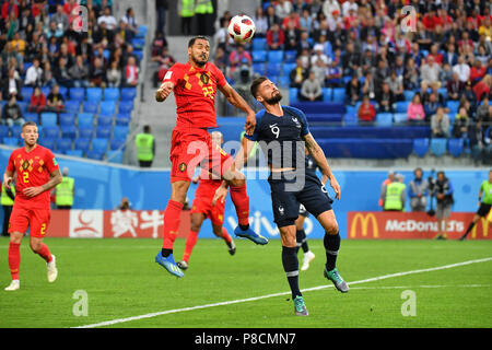 St. Petersburg, Russland. 10. Juli 2018. Nacer CHADLI (BEL), Aktion, Duelle gegen Olivier GIROUD (FRA). Frankreich (FRA) - Belgien (BEL) 1:0, Halbfinale, Runde der FourSpiel 61 am 10.07.2018 in Sankt Petersburg, Sankt Petersburg Arena. Fußball-WM 2018 in Russland vom 14.06. - 15.07.2018. Quelle: dpa Picture alliance/Alamy leben Nachrichten Stockfoto