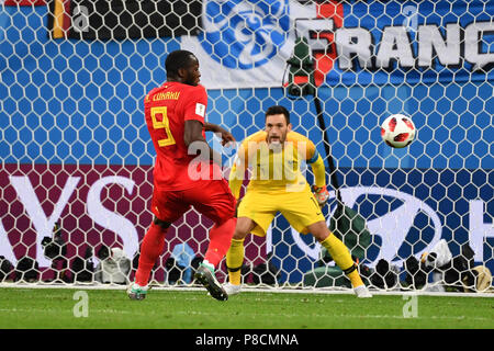 St. Petersburg, Russland. 10. Juli 2018. goalchance Romelu LUKAKU (BEL), Aktion. hi: Hugo LLORIS (FRA), Torwart. Frankreich (FRA) - Belgien (BEL) 1:0, Halbfinale, Runde der FourSpiel 61 am 10.07.2018 in Sankt Petersburg, Sankt Petersburg Arena. Fußball-WM 2018 in Russland vom 14.06. - 15.07.2018. Quelle: dpa Picture alliance/Alamy leben Nachrichten Stockfoto