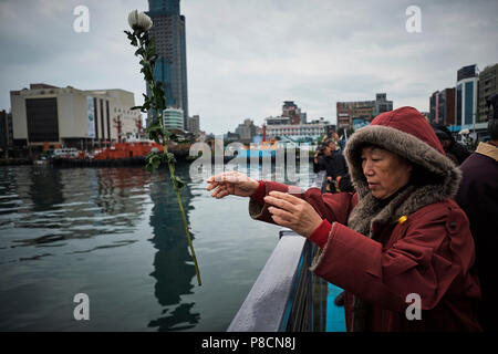 Eine Zeremonie findet jeden 8. März am Hafen in Keelung, in Erinnerung an die Massenmorde. Der Vorfall 228 bezieht sich auf den 28. Februar Massaker 1947 der Taiwanesischen von Chinesischen Nationalistischen Truppen. Zehntausende von Taiwanesischen wurden während der sogenannten Weißen Terror Tage unter der Herrschaft der Kuomintang getötet - Die Chinesische Nationalistische Partei. März 8, 2017 (Foto von Nicolas Datiche/LBA) (Taiwan) CHINA Stockfoto