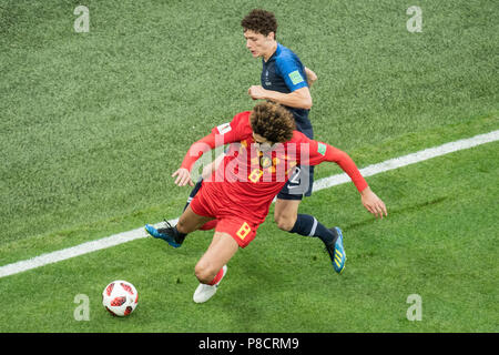 Balazs FELLAINI (links, BEL) gegen Benjamin PAVARD (FRA), Aktion, Duellen, Frankreich (FRA) - Belgien (BEL) 1:0, Halbfinale, Spiel 61, am 10.07.2018 in St. Petersburg; Fußball-WM 2018 in Russland vom 14.06. - 15.07.2018. © | Verwendung weltweit Stockfoto