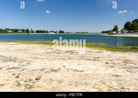 Edgbaston, Birmingham, Großbritannien. 11. Juli 2018. Die anhaltende Trockenheit in Birmingham hat sehr niedrige Wasserstände bei Edgbaston Behälter, der den Kanal Netzwerk verursacht. Credit: Nick Maslen/Alamy leben Nachrichten Stockfoto