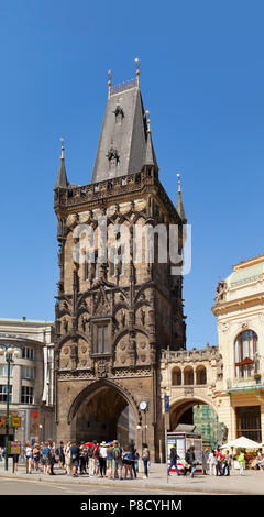 Pulverturm (Prašná Brána). Die Prager Altstadt Tschechische Republik Stockfoto