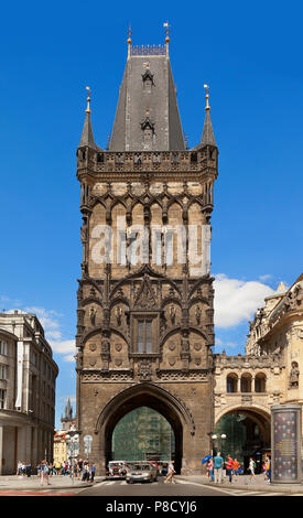 Pulverturm (Prašná Brána). Die Prager Altstadt Tschechische Republik Stockfoto