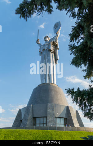 Vaterland, einer monumentalen Skulptur, die ist auf dem rechten Ufer des Dnjepr. Ein Symbol des Sieges und Schutz. Für ihr Design Stockfoto