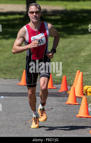 David Nadel competiting im Segment im Jahr 2018 Stissing Triathlon Stockfoto