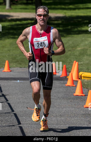 David Nadel competiting im Segment im Jahr 2018 Stissing Triathlon Stockfoto