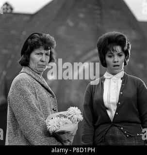 Billy Liar (1963) Helen Fraser und Anna Wing Datum: 1963 Stockfoto