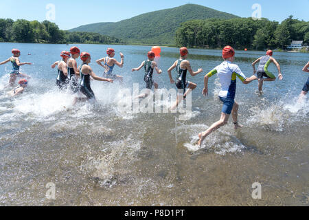 Beginn der Stissing Kid's Triathlon 2018 Stockfoto