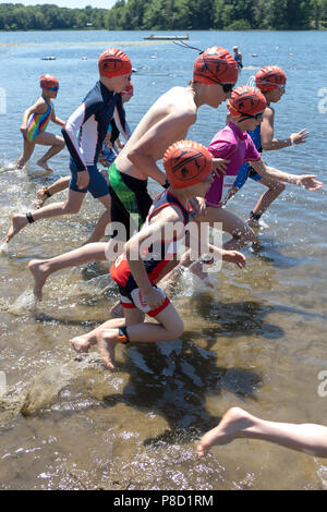 Beginn der Stissing Kid's Triathlon 2018 Stockfoto