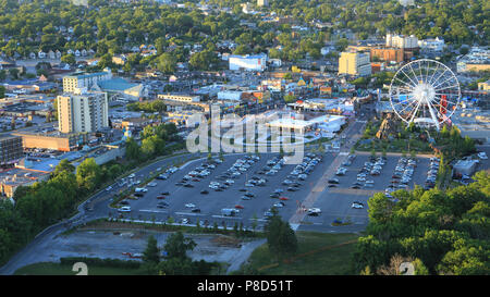 Eine Antenne in der Innenstadt von Niagara Falls, Kanada während des Tages Stockfoto