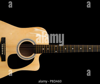Elektro Akustik Gitarre isoliert auf schwarzen Hintergrund. Stockfoto