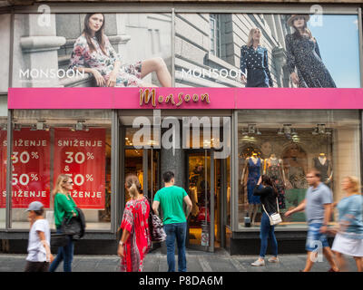 Belgrad, Serbien - 8. JULI 2018: Logo der Monsoon Accessorize auf ihren wichtigsten Märkten in Belgrad. Monsoon Accessorize ist ein Unternehmen spezialisiert auf High stree Stockfoto