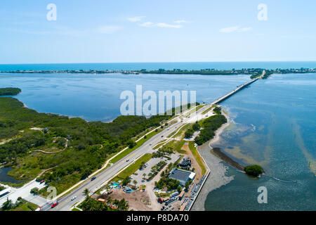 Damm nach Holmes Beach auf Anna Maria Island Florida ist ein beliebtes Reiseziel mit Strände am Golf von Mexiko Stockfoto