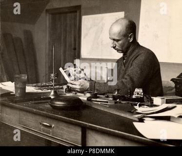 Rockwell Kent im Studio bei asgaard Farm. Museum: private Sammlung. Stockfoto