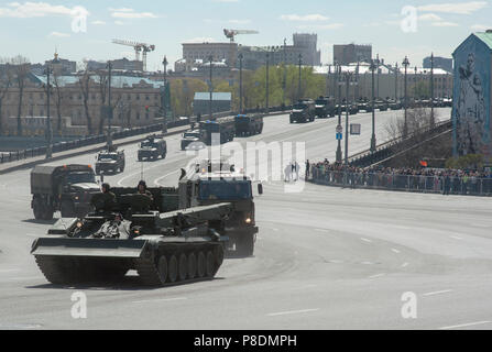 Moskau, Russland - Mai 07, 2017 Cabrio der Minister für Verteidigung ZIL -41041 die Militärparade zum Tag des Sieges Stockfoto